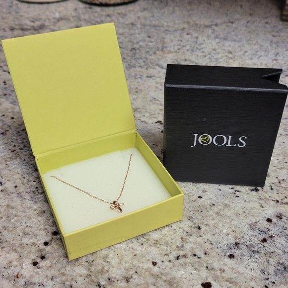 Jools.Silver.Greece NEW in BOX 925 SS Ribbon Cross Necklace Cubic Zirc… - Picture 3 of 14